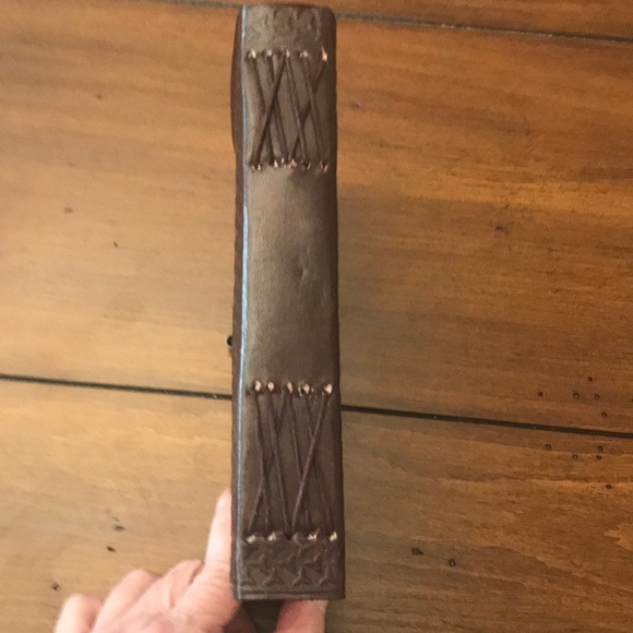 Leather journal with side lock - Picture 3 of 7